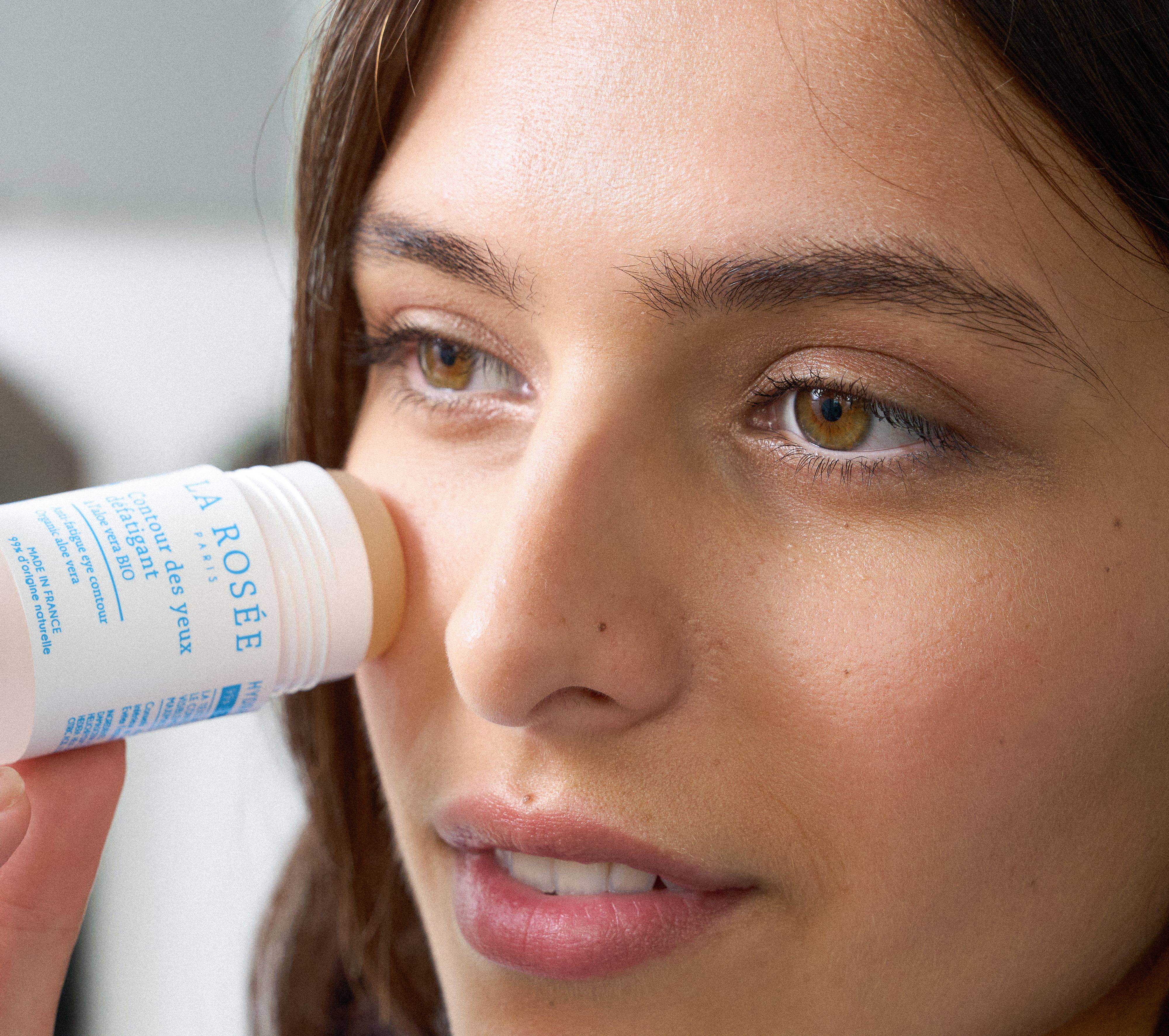 L'eau froide complète notre contour des yeux défatiguant pour décongestionner et lutter contre les cernes - La Rosée
