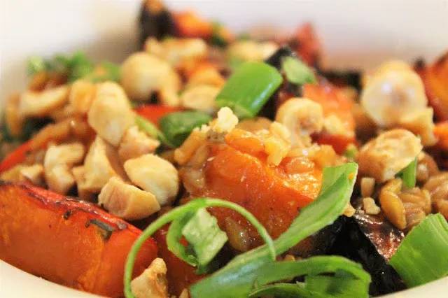 Le risotto de petit épautre au potimarron et aux noisettes pour un repas de noël écoresponsable - La Rosée